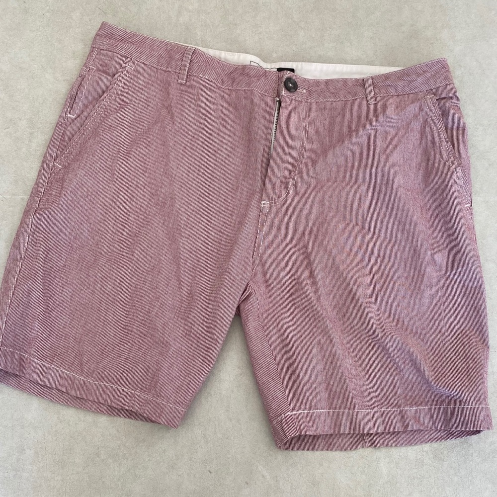 RED STRIPED COTTON ON CHINO SHORTS